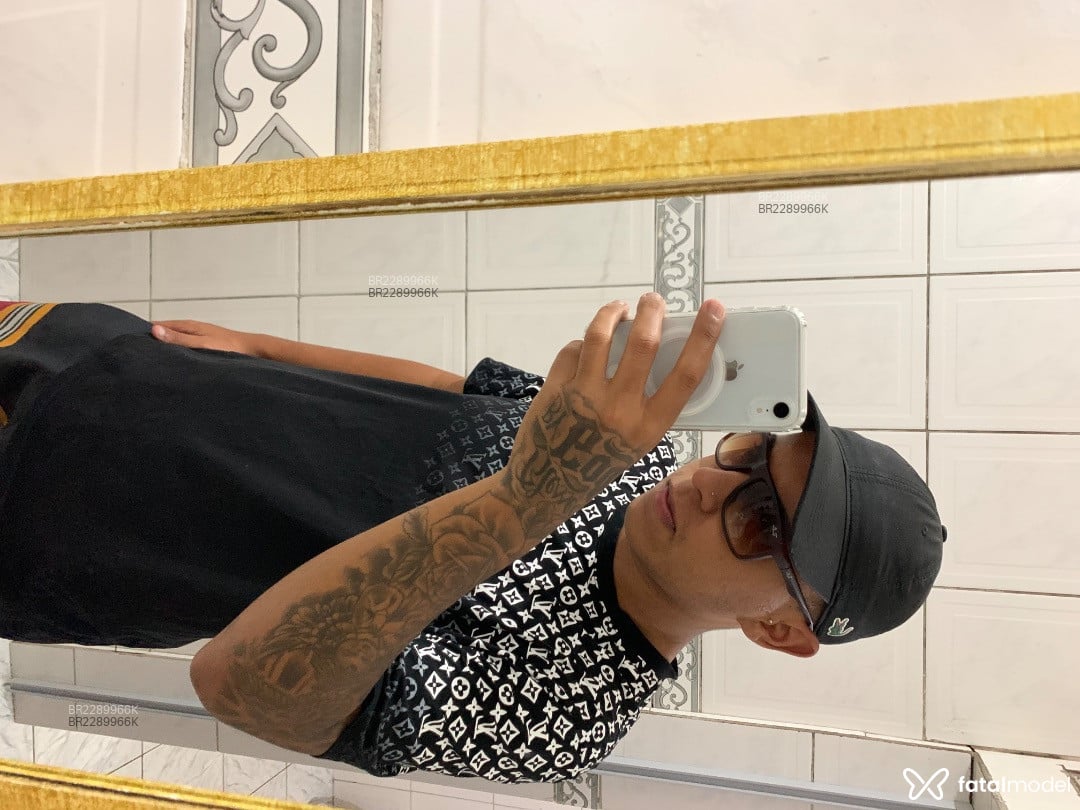 Acompanhante homem morena (o) de olhos pretos em São Paulo - Preto