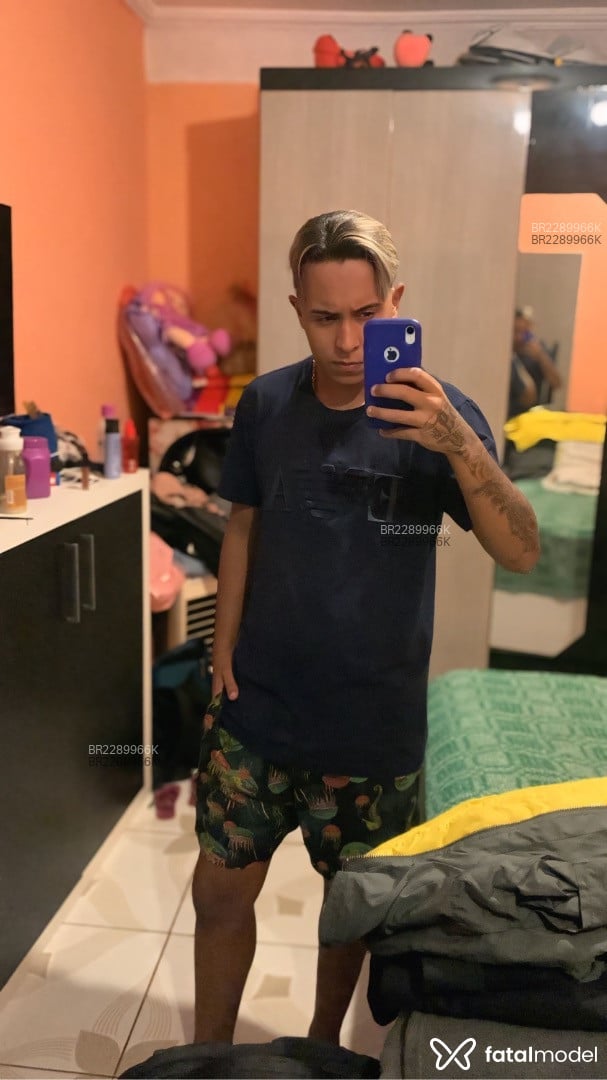 Acompanhante homem morena (o) de olhos pretos em São Paulo - Preto