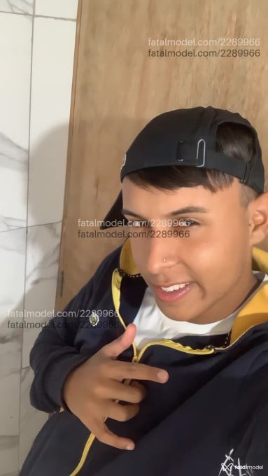 Acompanhante homem morena (o) de olhos pretos em São Paulo - Preto
