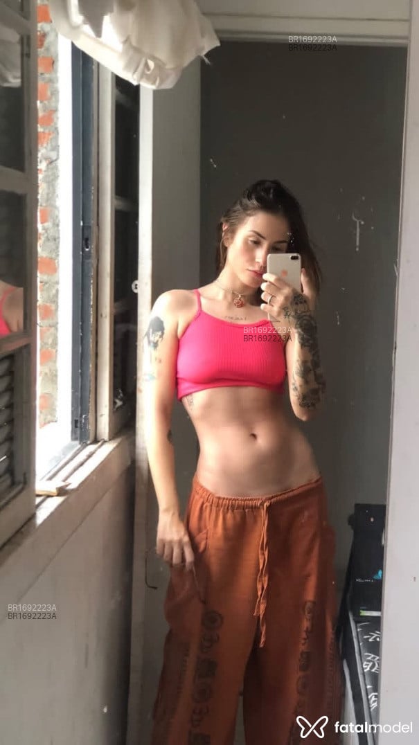 Acompanhante mulher com cabelo castanho de olhos castanhos em Atibaia - Deemi