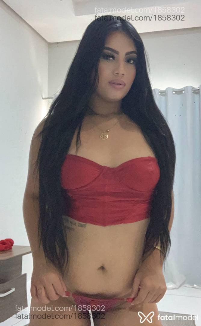Acompanhante mulher morena (o) de olhos castanhos em Araguari - Victória