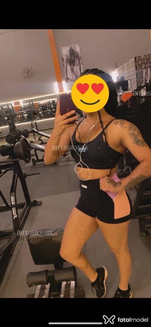 Acompanhante mulher com cabelo castanho de olhos castanhos em Maringá - Gabriella