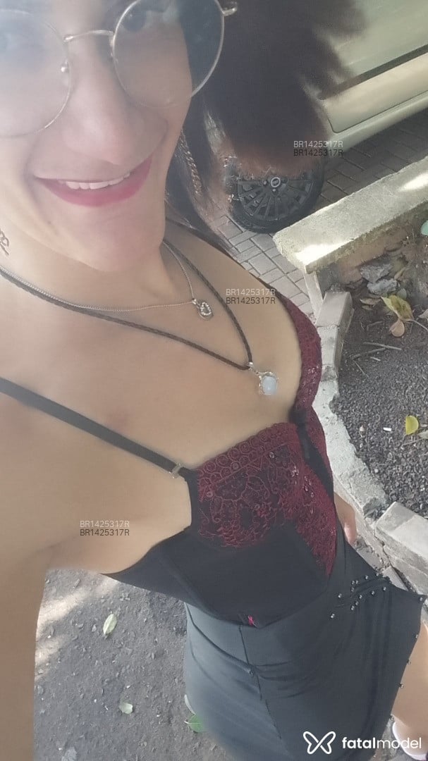 Acompanhante mulher trans com cabelo castanho de olhos castanhos em Foz do Iguaçu - Mycaela Reis