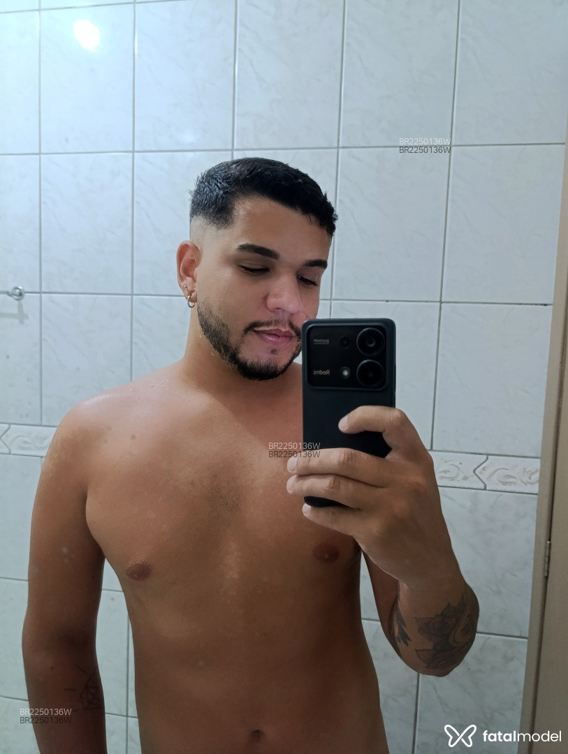 Acompanhante homem morena (o) de olhos castanhos em Balneário Camboriú - Arthur