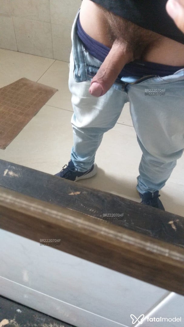 Acompanhante não-binário com cabelo castanho de olhos castanhos em Criciúma - Dellicado