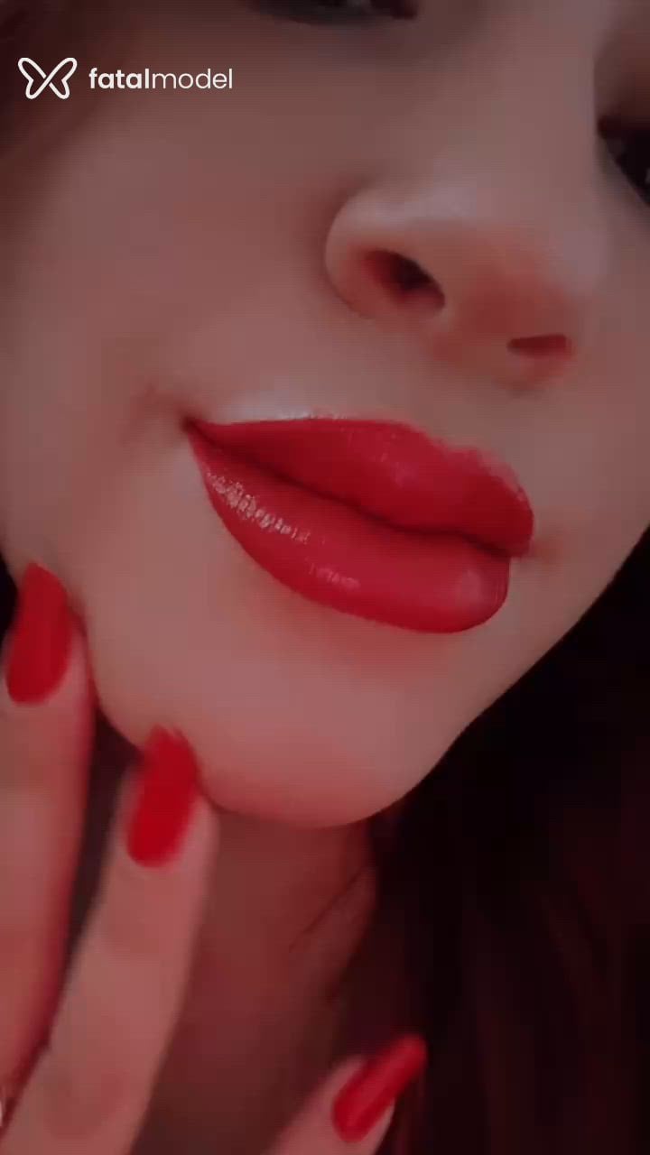 Acompanhante mulher ruiva (o) de olhos castanhos - Angélica Shanti