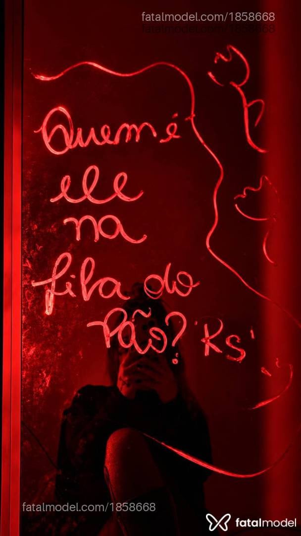 Acompanhante mulher ruiva (o) de olhos castanhos - Angélica Shanti