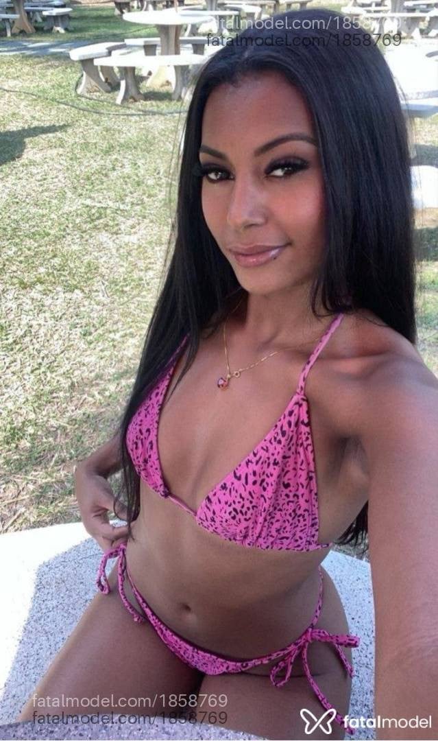Acompanhante mulher morena (o) de olhos castanhos em Araxá Acompanhante mulher morena (o) de olhos castanhos em Araxá - Nina Gonçalves