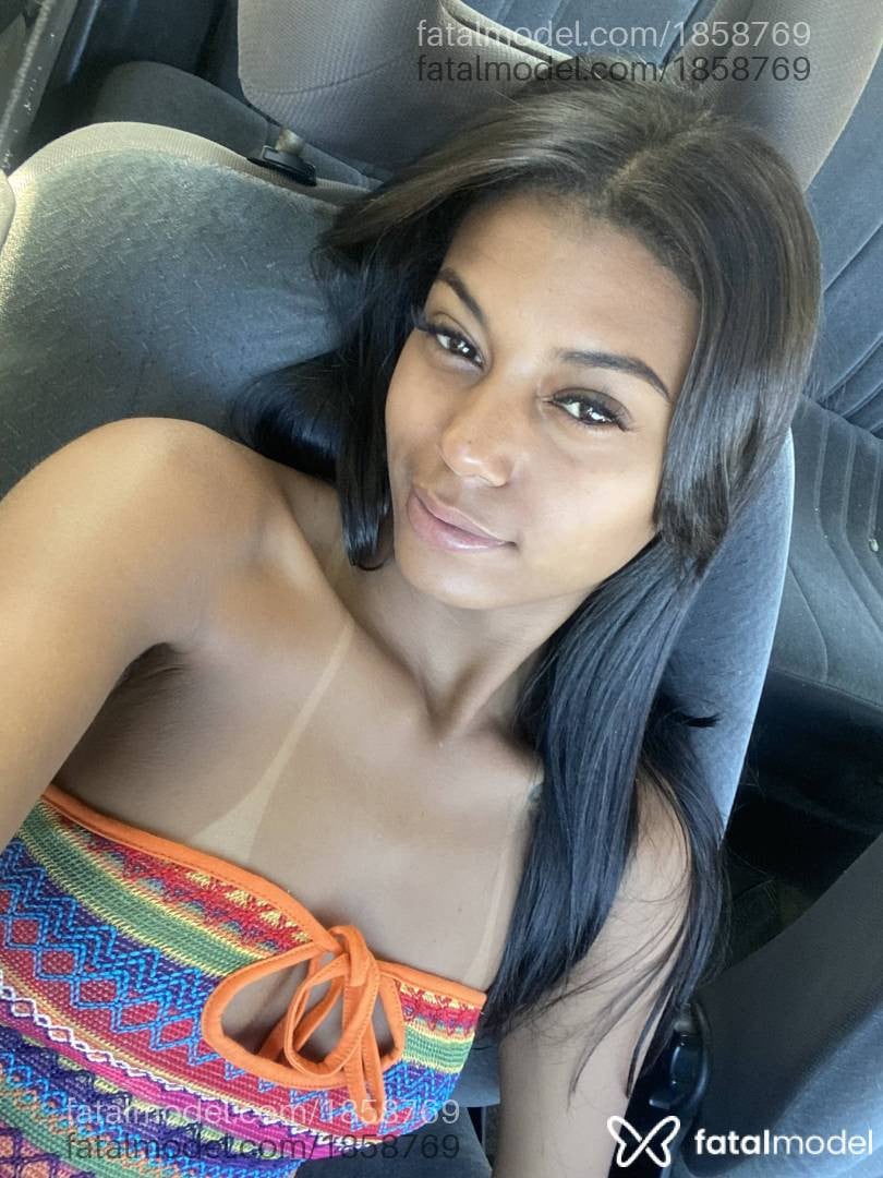 Acompanhante mulher morena (o) de olhos castanhos em Araxá Acompanhante mulher morena (o) de olhos castanhos em Araxá - Nina Gonçalves