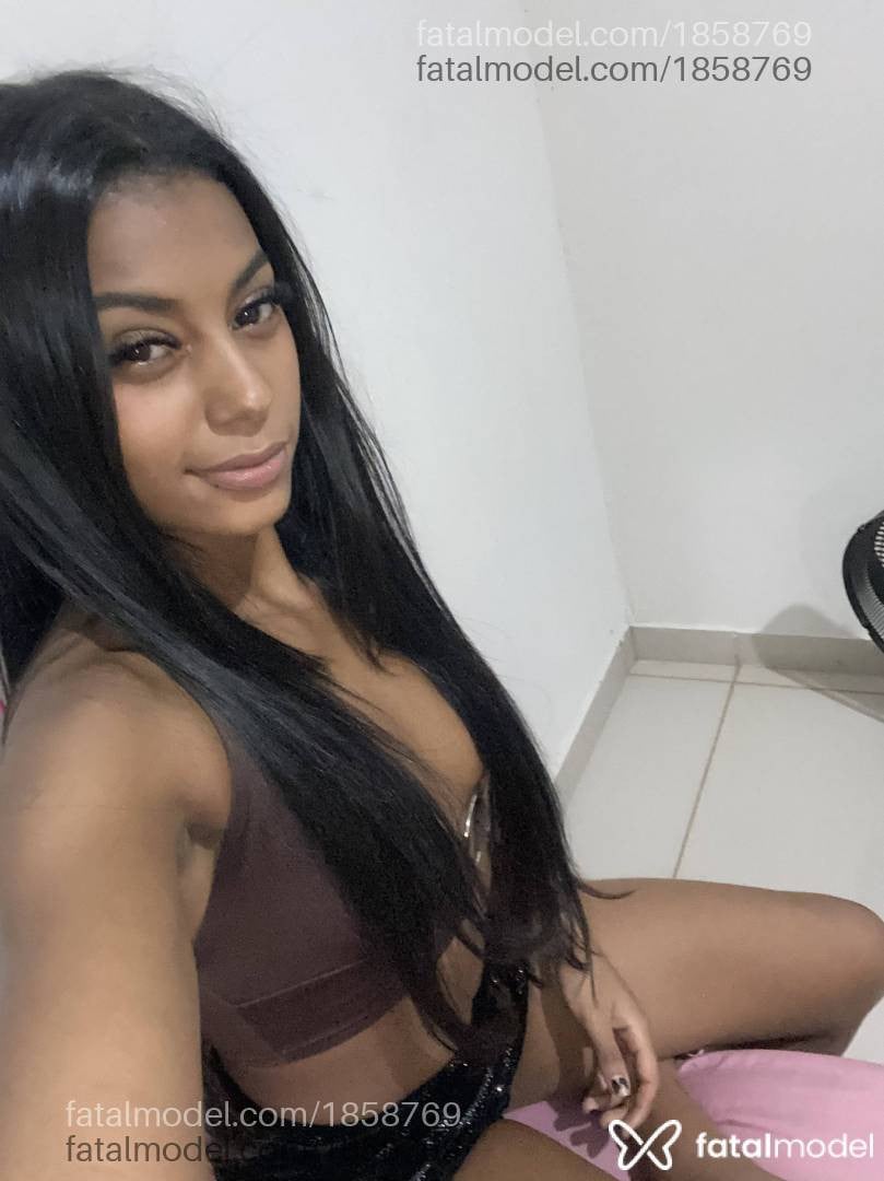 Acompanhante mulher morena (o) de olhos castanhos em Araxá - Nina Gonçalves