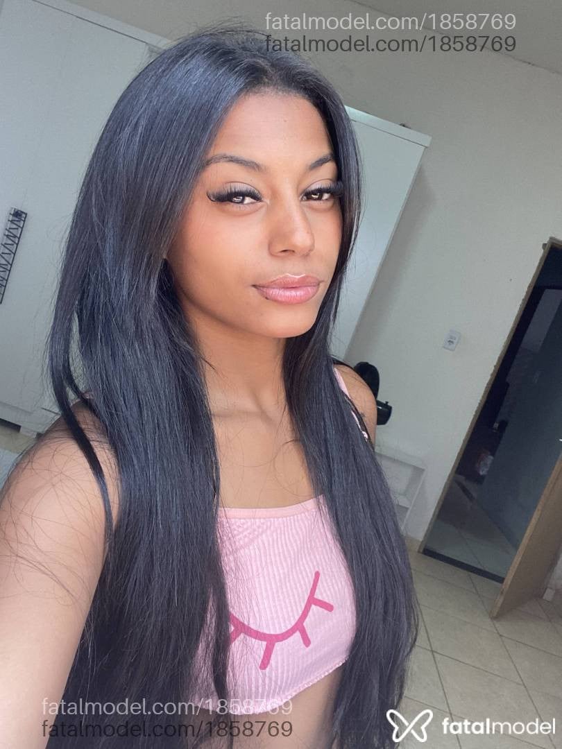 Acompanhante mulher morena (o) de olhos castanhos - Nina Gonçalves