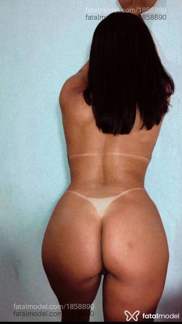 Acompanhante mulher com cabelo castanho de olhos mel em Lages - Erika