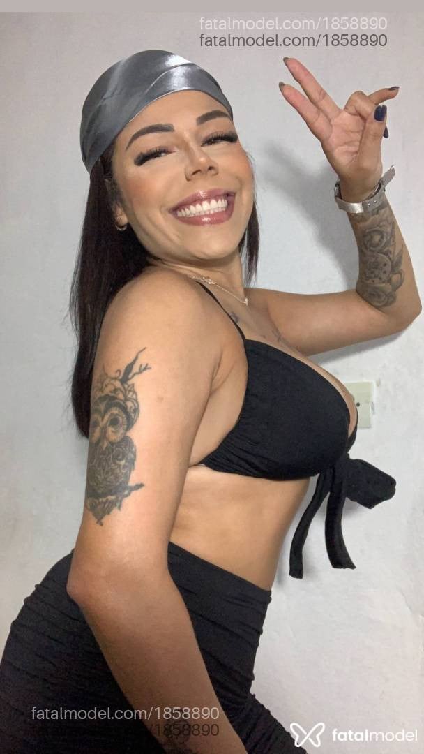 Acompanhante mulher com cabelo castanho de olhos mel em Lages - Erika