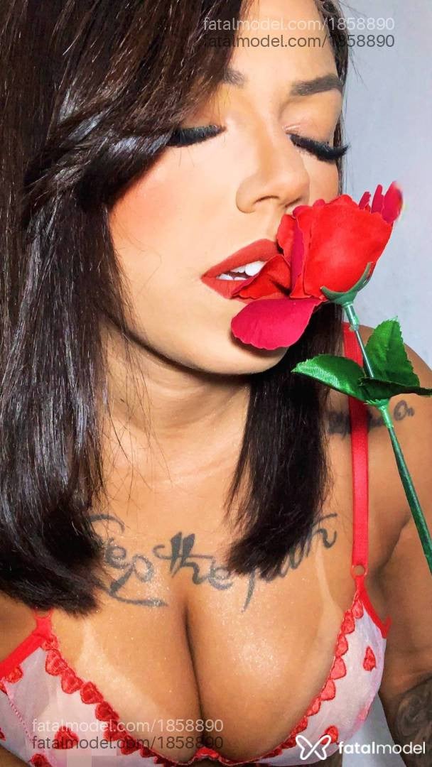 Acompanhante mulher com cabelo castanho de olhos mel em Videira - Erika