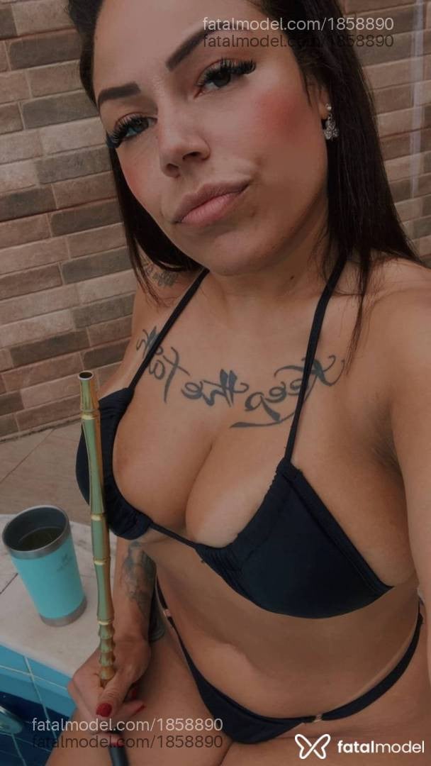 Acompanhante mulher com cabelo castanho de olhos mel em Lages - Erika