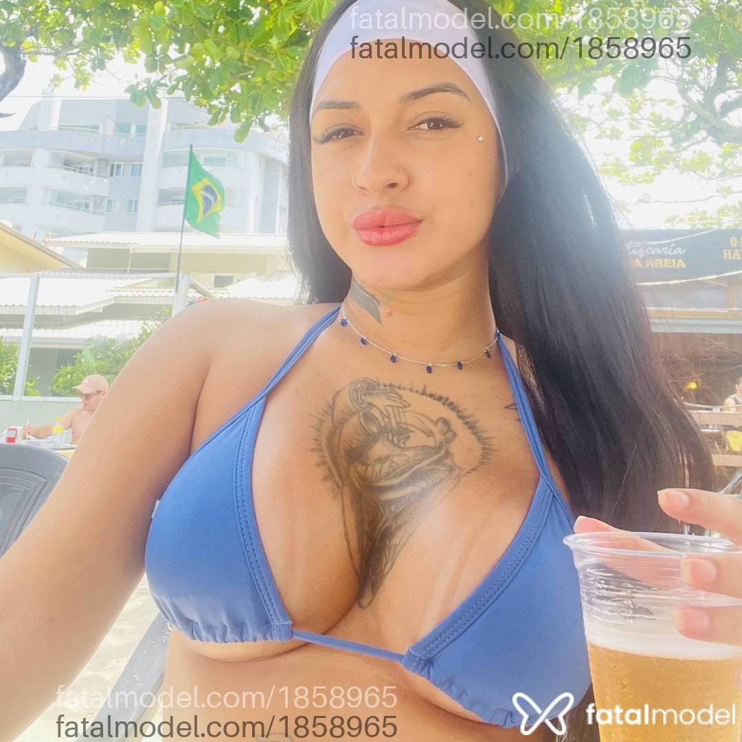 Acompanhante mulher morena (o) de olhos pretos em Porto Belo Acompanhante mulher morena (o) de olhos pretos em Porto Belo - Kelly