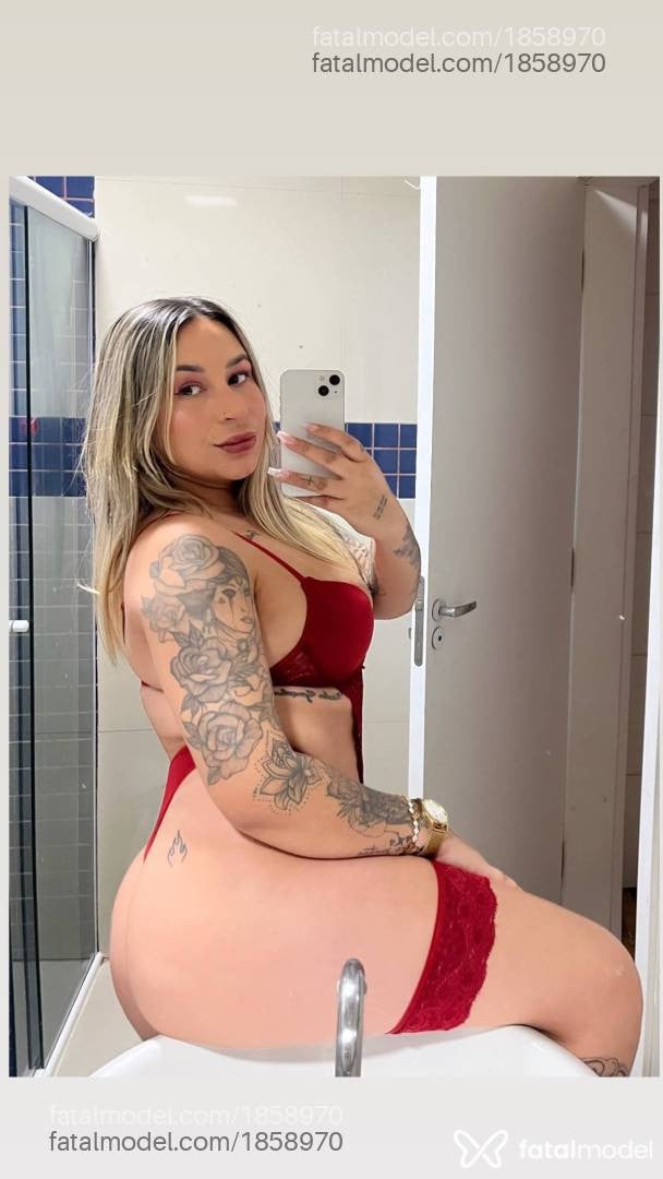 Acompanhante mulher morena (o) de olhos pretos - Luiza