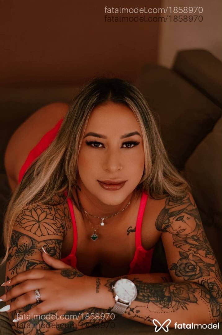 Acompanhante mulher morena (o) de olhos pretos - Luiza