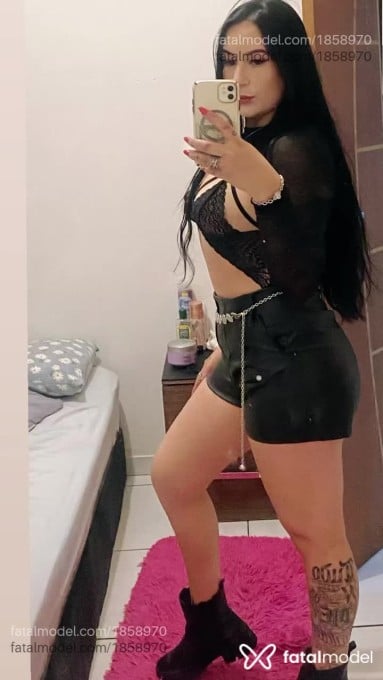 Acompanhante mulher morena (o) de olhos pretos - Luiza