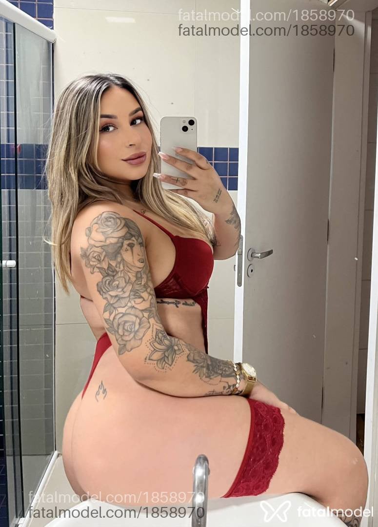 Acompanhante mulher morena (o) de olhos pretos - Luiza