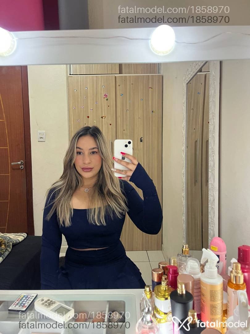 Acompanhante mulher morena (o) de olhos pretos - Luiza