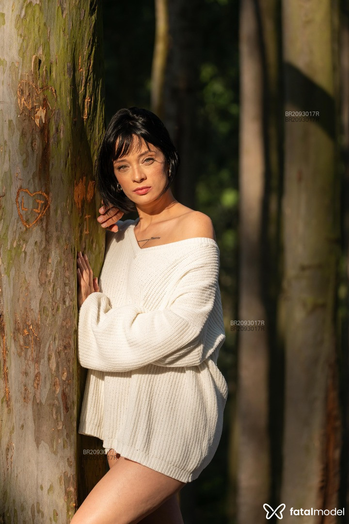 Acompanhante mulher morena (o) de olhos verdes - Maite