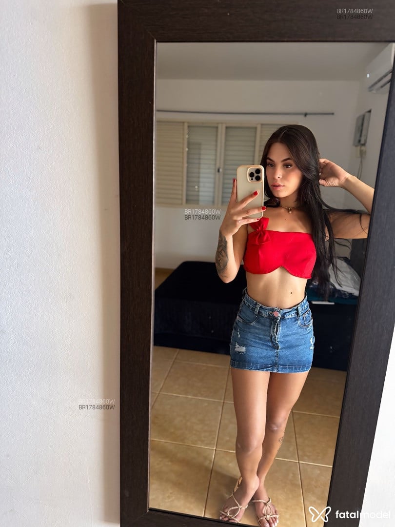 Acompanhante mulher morena (o) de olhos castanhos - Yara Albuquerque