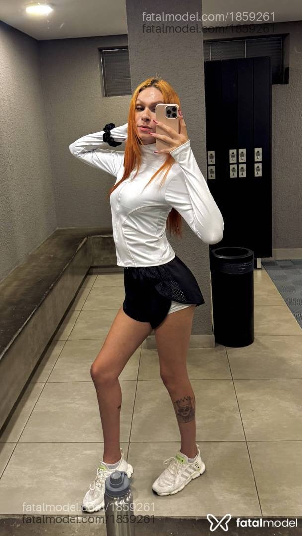 Acompanhante mulher trans ruiva (o) de olhos verdes - Lorayne Ruy