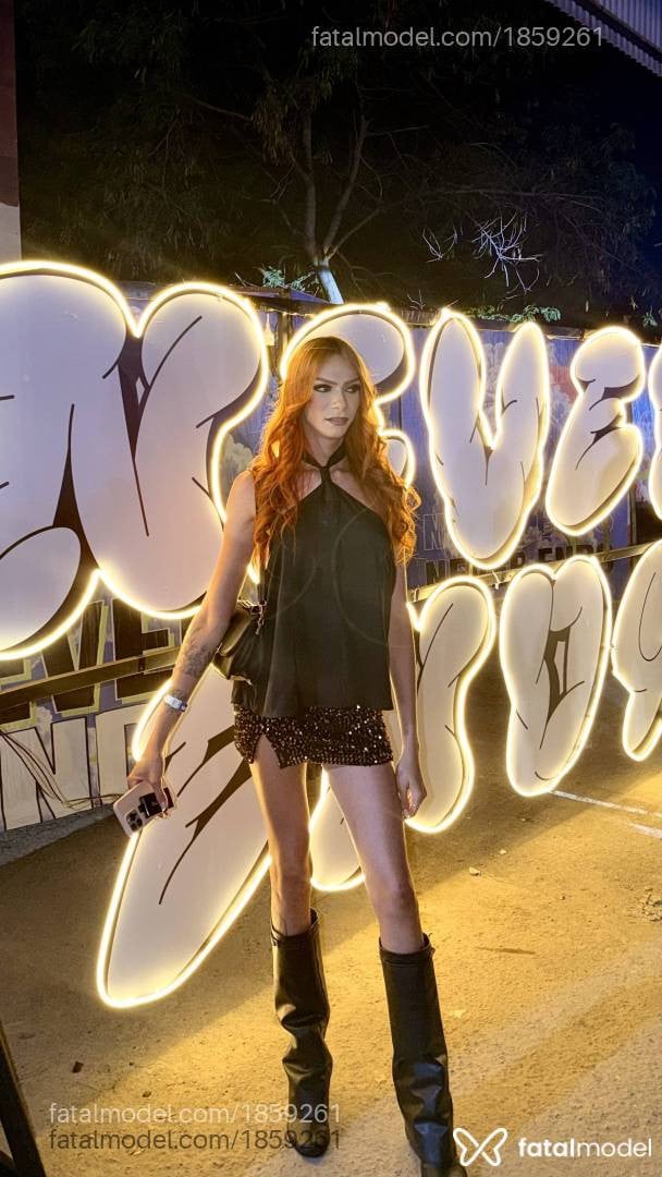 Acompanhante mulher trans ruiva (o) de olhos verdes - Lorayne Ruy
