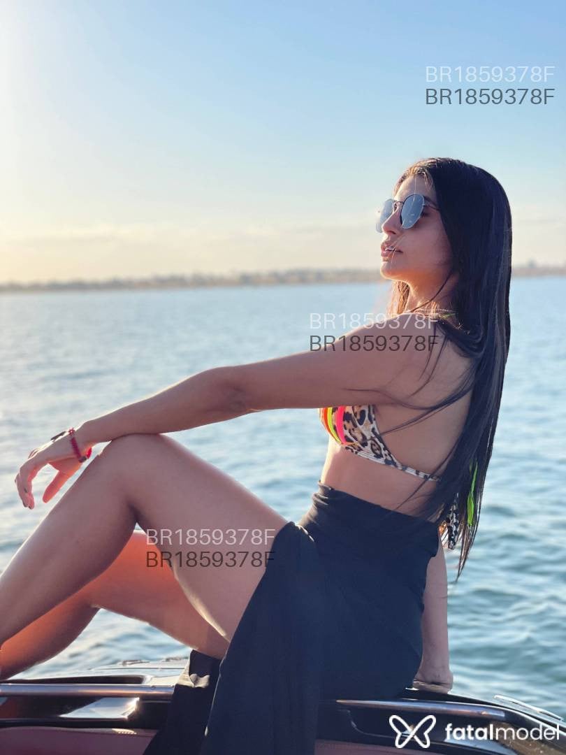 Acompanhante mulher com cabelo castanho de olhos azuis em Virtual Acompanhante mulher com cabelo castanho de olhos azuis em Virtual - Charllote