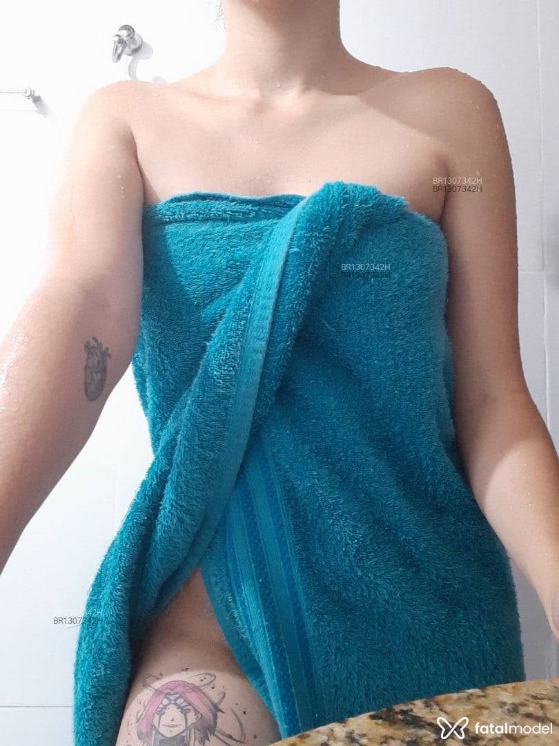 Acompanhante mulher com cabelo castanho de olhos castanhos em Joinville Acompanhante mulher com cabelo castanho de olhos castanhos em Joinville - Lary Schmutz