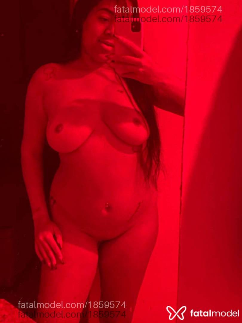 Acompanhante mulher morena (o) de olhos pretos - Agatha