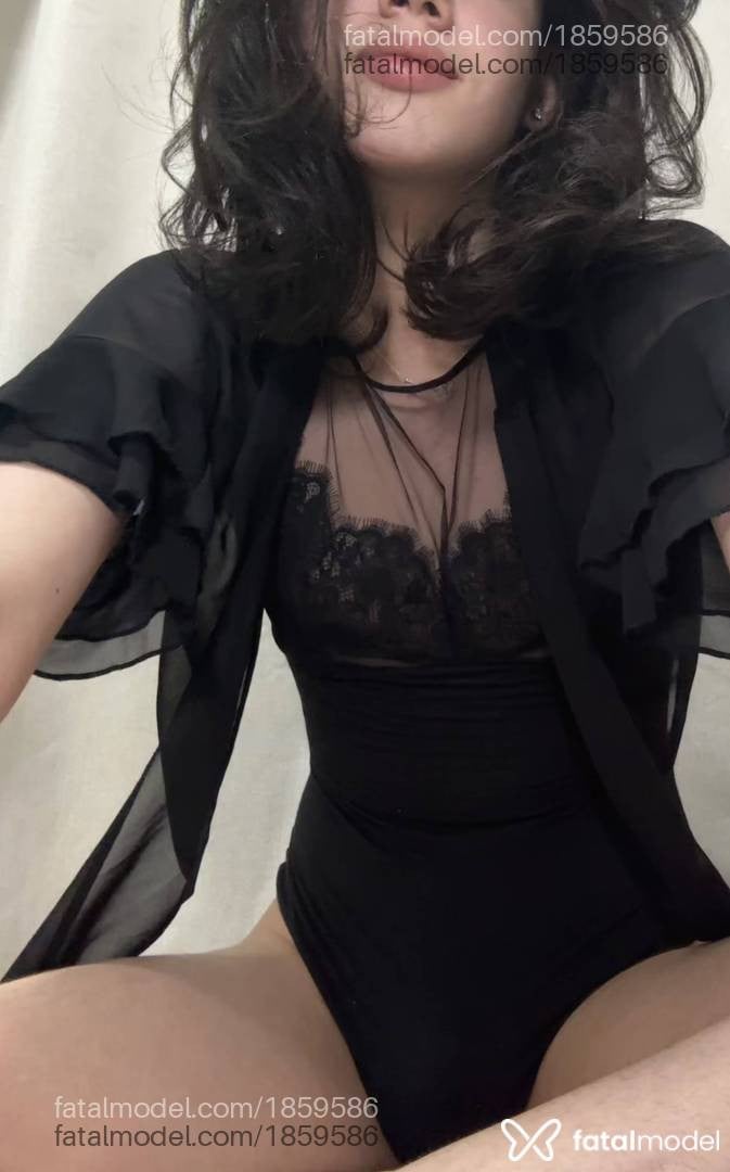 Acompanhante mulher trans com cabelo castanho de olhos castanhos - Rebeca