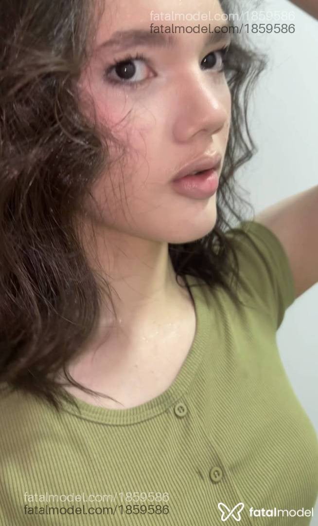 Acompanhante mulher trans com cabelo castanho de olhos castanhos - Rebeca