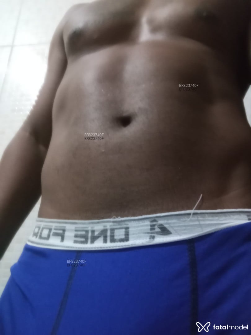 Acompanhante homem com cabelo grisalho de olhos castanhos em Angra dos Reis - Thiago freitas