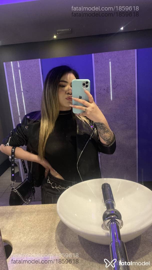 Acompanhante mulher loira (o) de olhos castanhos - Lya