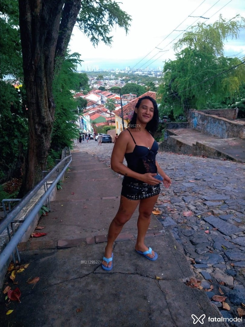 Acompanhante mulher trans com cabelo castanho de olhos castanhos em Recife - Ajapah