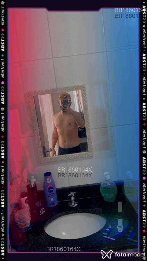 Acompanhante homem com cabelo castanho de olhos castanhos em Virtual - Bernardo