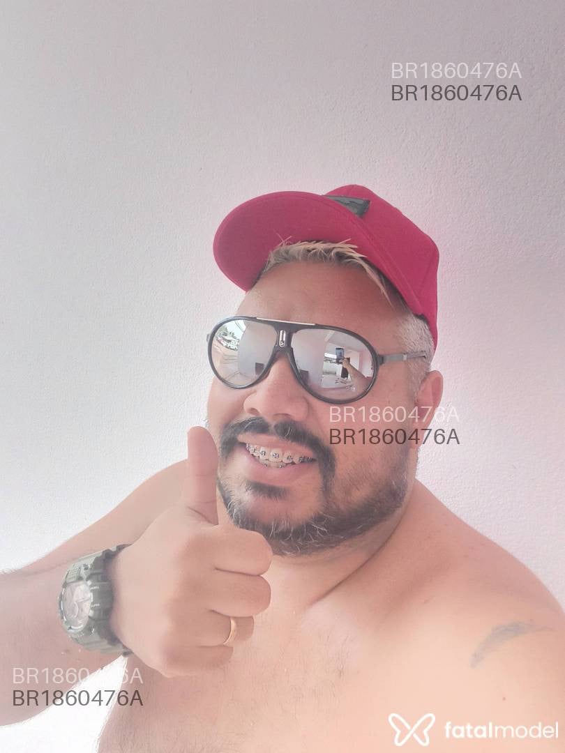 Acompanhante homem com cabelo colorido de olhos castanhos em Cachoeirinha - Tiago Azevedo