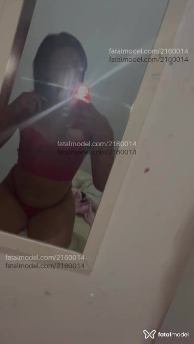 Acompanhante mulher trans morena (o) de olhos pretos - Viviane