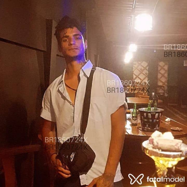 Acompanhante homem morena (o) de olhos castanhos em São José - Orio