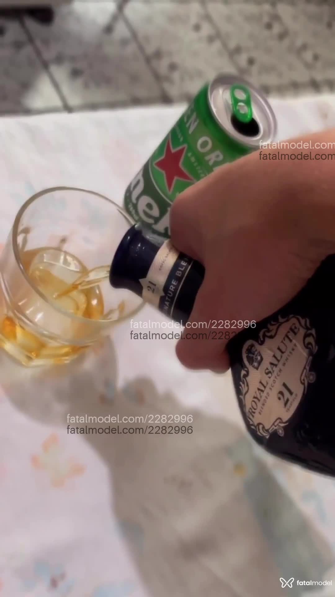 Acompanhante homem com cabelo castanho de olhos castanhos em Virtual Acompanhante homem com cabelo castanho de olhos castanhos em Virtual - Guarinos
