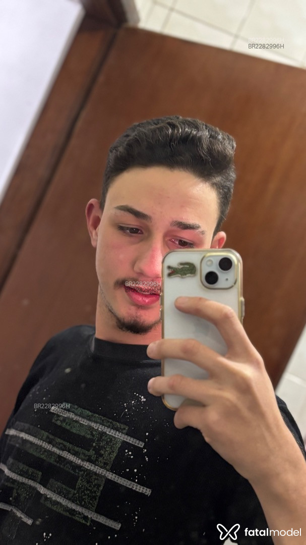 Acompanhante homem com cabelo castanho de olhos castanhos em Virtual Acompanhante homem com cabelo castanho de olhos castanhos em Virtual - Guarinos