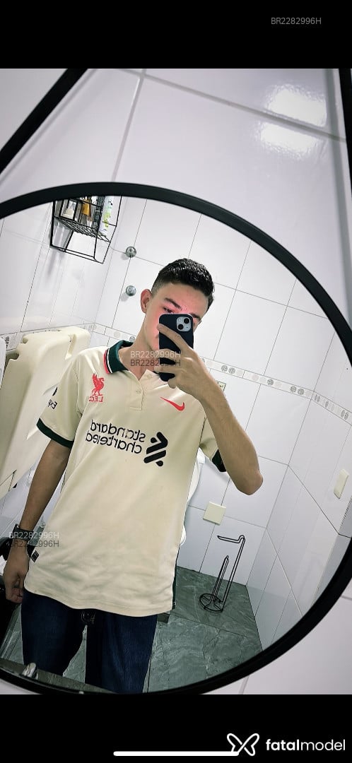 Acompanhante homem com cabelo castanho de olhos castanhos em Virtual Acompanhante homem com cabelo castanho de olhos castanhos em Virtual - Guarinos