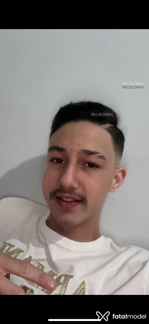 Acompanhante homem com cabelo castanho de olhos castanhos em Virtual Acompanhante homem com cabelo castanho de olhos castanhos em Virtual - Guarinos