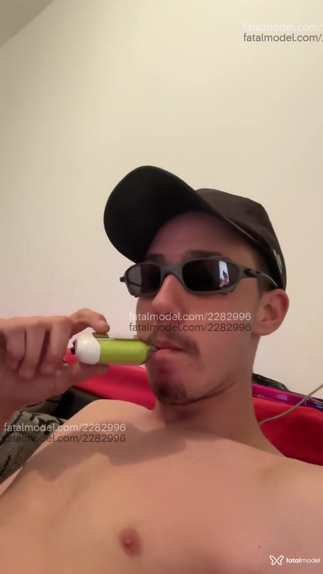 Acompanhante homem com cabelo castanho de olhos castanhos em Virtual Acompanhante homem com cabelo castanho de olhos castanhos em Virtual - Guarinos