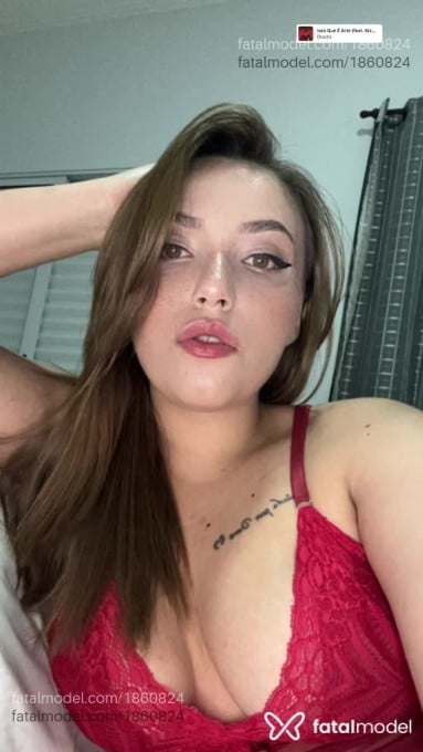 Acompanhante mulher com cabelo castanho de olhos verdes em São Carlos Acompanhante mulher com cabelo castanho de olhos verdes em São Carlos - Julia Souza
