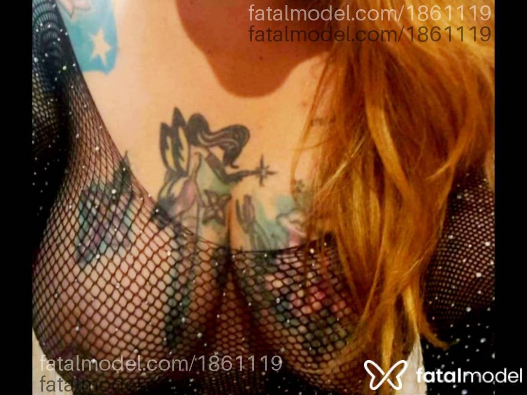 Acompanhante mulher ruiva (o) de olhos castanhos - Van