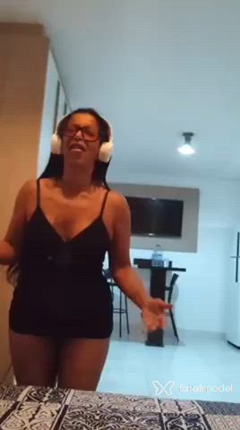 Acompanhante mulher morena (o) de olhos castanhos - Vida