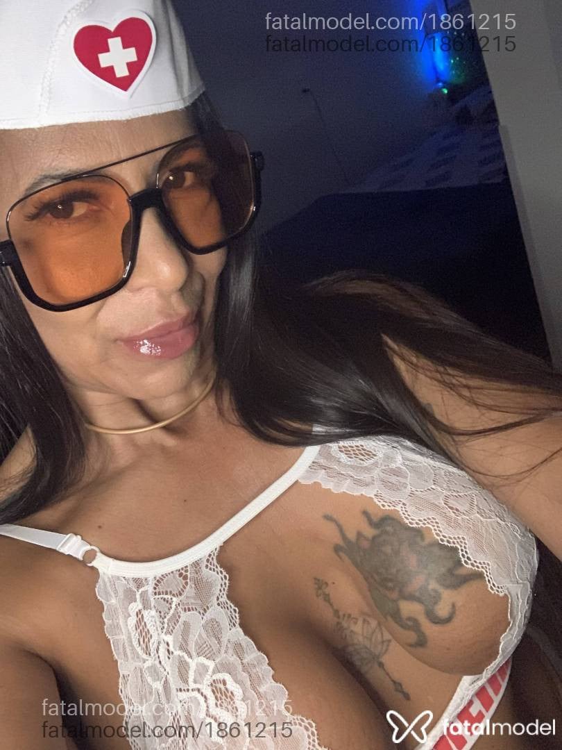 Acompanhante mulher morena (o) de olhos castanhos - Vida